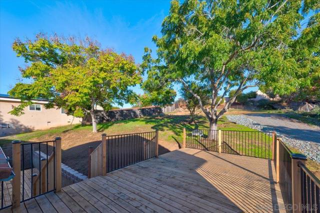 1756 Alhudson Dr, Escondido CA: https://media.crmls.org/mediaz/ea99a29b-98ff-48e6-af4a-9cf81b3eb4d5.jpg