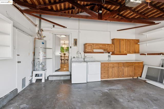 2309 Potrero Ct, Pinole CA: https://media.crmls.org/mediaz/ea99e167-5061-44fb-babe-b358f480e824.jpg