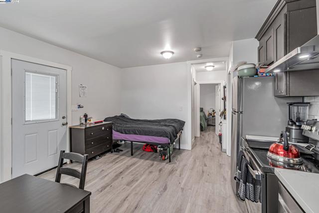 5444 Bancroft, Oakland CA: https://media.crmls.org/mediaz/ea9a8e16-24b0-481e-8506-d29c9501a926.jpg