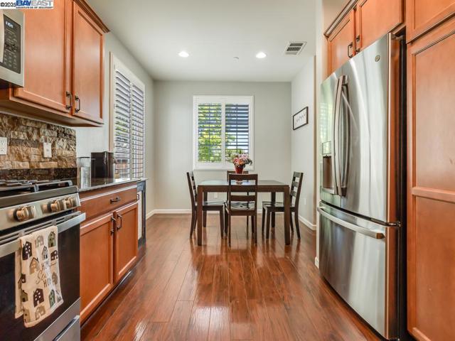 1178 Tropicana Ln, Brentwood CA: https://media.crmls.org/mediaz/ea9afe02-a1ac-4f05-aa94-e93a4720c32c.jpg