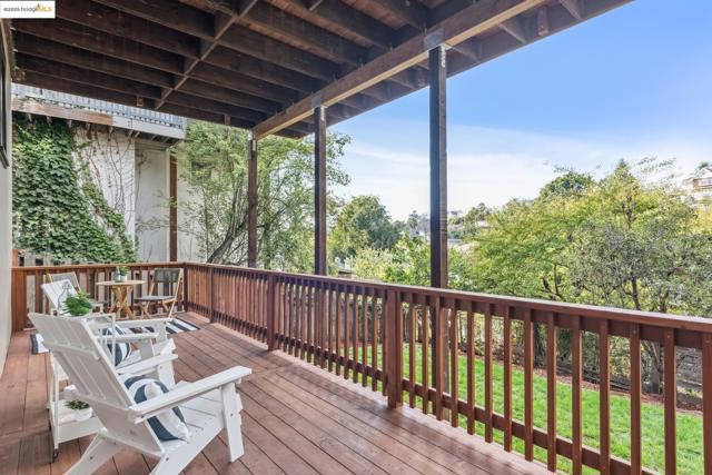 725 Carlston Ave, Oakland CA: https://media.crmls.org/mediaz/ea9b3ead-b8e2-4ab4-9d72-1ed0b3664f36.jpg