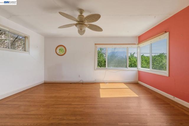 3890 Serrano St, Martinez CA: https://media.crmls.org/mediaz/ea9bb9a5-8cca-42be-989b-17e60aef779c.jpg