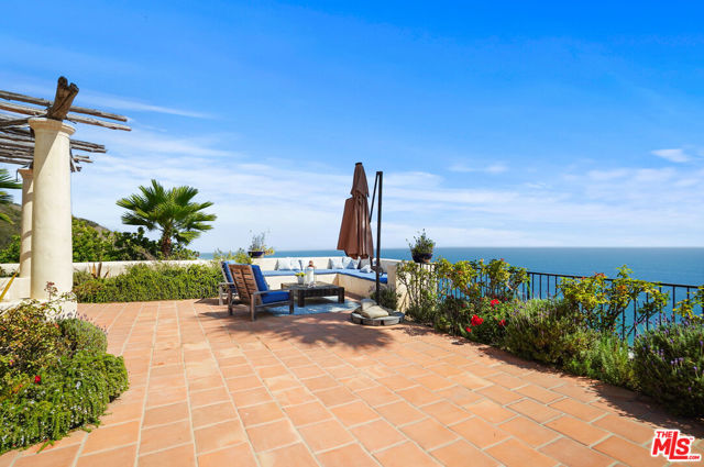 22800 Beckledge Terrace, Malibu CA: https://media.crmls.org/mediaz/ea9c86be-3f4d-4434-8e6c-c2e149374218.jpg