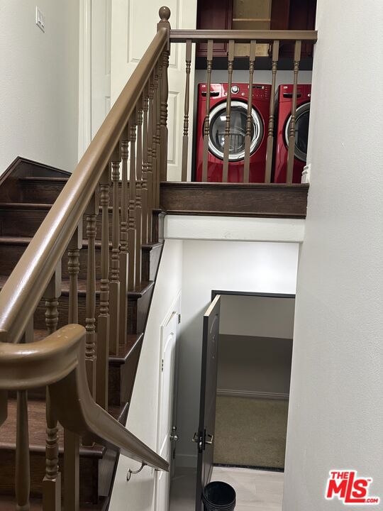 962 S Gramercy Drive, Los Angeles CA: https://media.crmls.org/mediaz/ea9c9c22-5c25-4e2e-83b8-d321dad17124.jpg