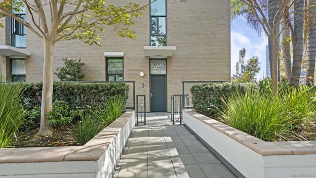 325 7Th Ave, San Diego CA: https://media.crmls.org/mediaz/ea9ca5c4-3b96-4feb-b780-5189289cdcbf.jpg