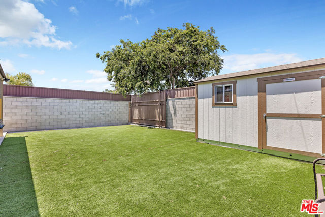 433 E 97th Street, Los Angeles CA: https://media.crmls.org/mediaz/ea9d0dfd-c6e9-441f-a401-5f8d2e8e675f.jpg