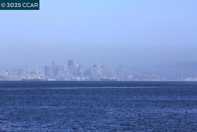 1613 Stanton St, Alameda CA: https://media.crmls.org/mediaz/ea9e2327-f3c2-4052-980a-38abd5346783.jpg