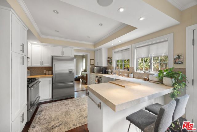 749 N Crescent Heights Boulevard, Los Angeles CA: https://media.crmls.org/mediaz/ea9e3f8e-3699-41a7-8ded-c119a481ec9d.jpg