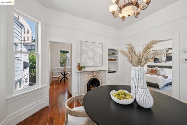 3116 Harrison St, Oakland CA: https://media.crmls.org/mediaz/ea9efd17-2743-4e74-9bc8-998ead03423b.jpg