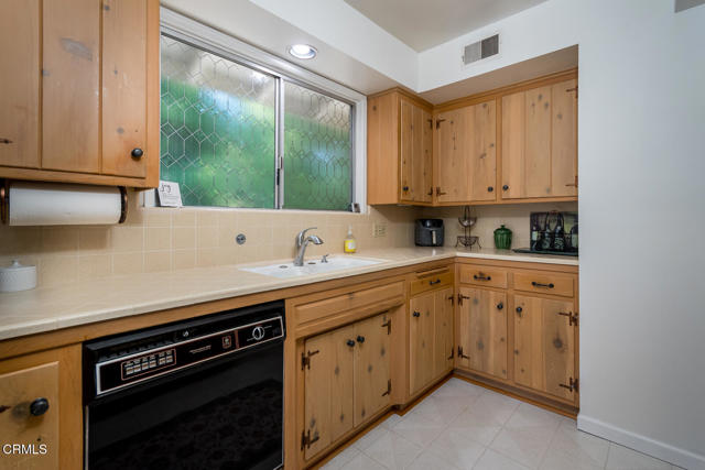4841 Hill Street, La Canada Flintridge CA: https://media.crmls.org/mediaz/ea9f2057-86b1-4bcc-8990-29af6358341b.jpg