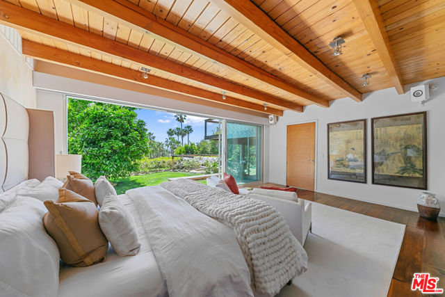 1470 N Tigertail Road, Los Angeles CA: https://media.crmls.org/mediaz/ea9fac3a-c1e3-4f39-963d-138479c85617.jpg