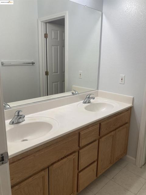 10448 almanor circle, Stockton CA: https://media.crmls.org/mediaz/ea9fbea0-edab-41f5-8712-c84bc320c340.jpg