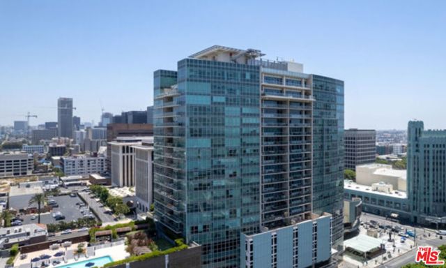3785 Wilshire Boulevard, Los Angeles CA: https://media.crmls.org/mediaz/eaa043b5-d569-4127-9d77-51c467d6884c.jpg