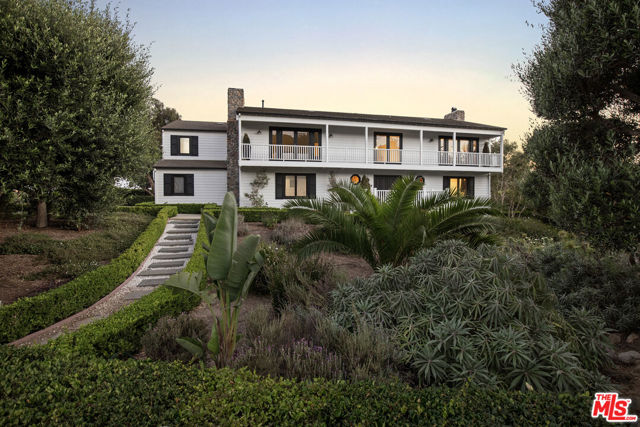 30362 Morning View Drive, Malibu CA: https://media.crmls.org/mediaz/eaa07011-cbea-4c84-8c7d-2dec9899743e.jpg
