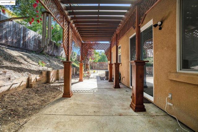 4112 Montgomery Hill Dr, Antioch CA: https://media.crmls.org/mediaz/eaa17800-a5a8-44e1-bf41-bd17d893f441.jpg