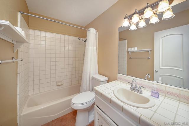 27301 Rowel Ct, Valley Center CA: https://media.crmls.org/mediaz/eaa1e930-661a-45ae-94f4-0d0b8acce363.jpg