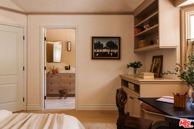 6 Bed Home for Sale in Los Angeles, California