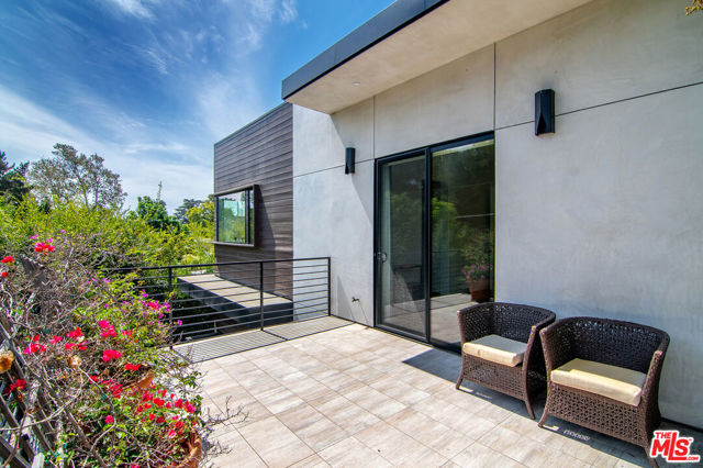 362 N Norton Avenue, Los Angeles CA: https://media.crmls.org/mediaz/eaa32114-bbc9-478c-965a-316cba0029c2.jpg