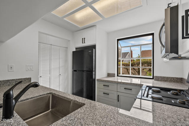 Detail Gallery Image 9 of 29 For 1223 Chelan Ln, Ventura,  CA 93004 - 1 Beds | 1/1 Baths