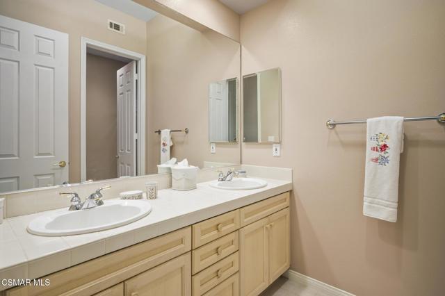 1662 E Janss Road, Thousand Oaks CA: https://media.crmls.org/mediaz/eaa3f934-4f82-412d-95c8-d4677ecf8dd5.jpg
