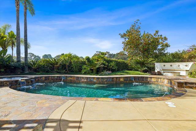 Detail Gallery Image 13 of 69 For 4939 Concannon Ct, San Diego,  CA 92130 - 6 Beds | 5 Baths