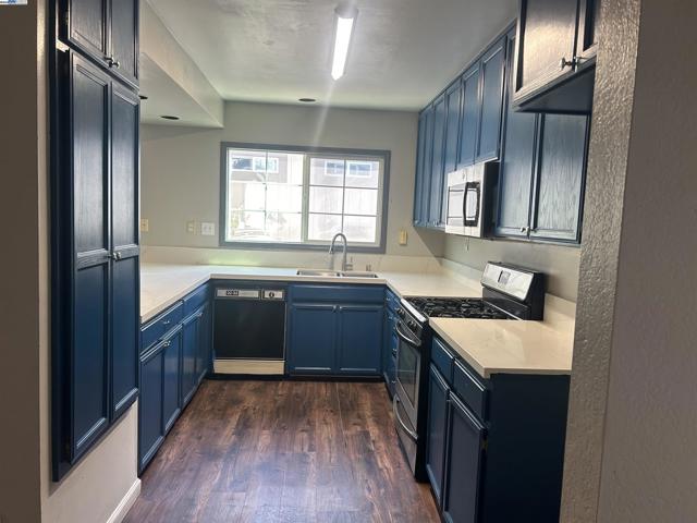 22200 Cynthia Ct, Hayward CA: https://media.crmls.org/mediaz/eaa4ca45-5ca1-4713-b592-1234cb5518b5.jpg