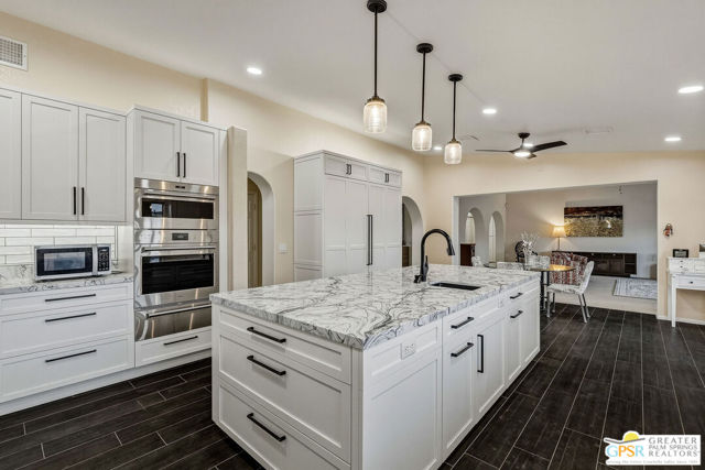 600 W Via Escuela, Palm Springs, CA 92262
