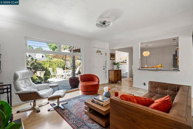 4218 Cobblestone Dr, Concord CA: https://media.crmls.org/mediaz/eaa522fd-01bb-4ca7-8286-1e196213f8a6.jpg
