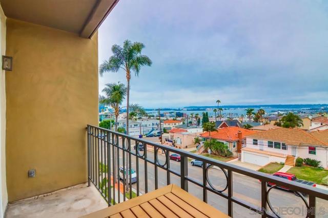 2445 Brant St, San Diego CA: https://media.crmls.org/mediaz/eaa52ca8-4e1f-4e96-b76e-7841c8f7d22a.jpg