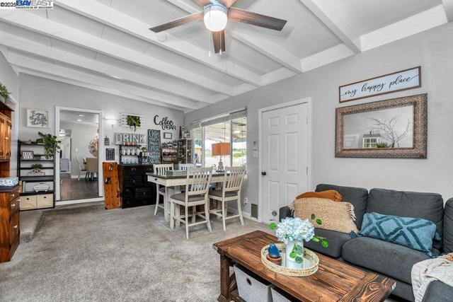 1941 Eden Plains Rd, Brentwood CA: https://media.crmls.org/mediaz/eaa5371e-8aac-418f-b49f-e968d576ed98.jpg