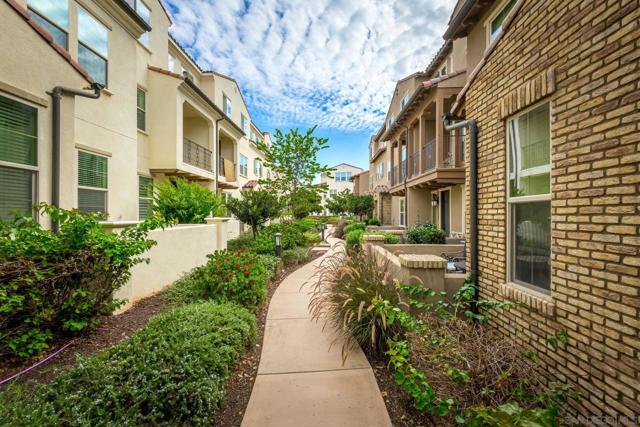 16206 Veridian Cir, San Diego CA: https://media.crmls.org/mediaz/eaa57699-373c-4f02-ad7e-e5fd9aeb444c.jpg