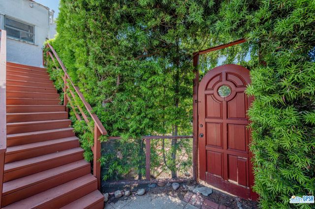 8613 RUGBY Drive photo 7