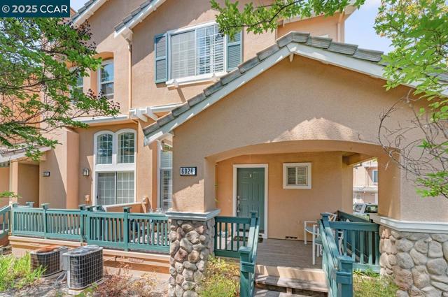 6026 Condor St, Danville CA: https://media.crmls.org/mediaz/eaa65be8-2213-4027-9edf-bbe552a57367.jpg