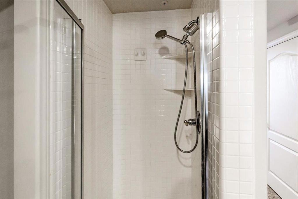 https://media.crmls.org/mediaz/eaa673dd-4400-40e1-82f3-515d644320d2.jpg?preset=X-Large
