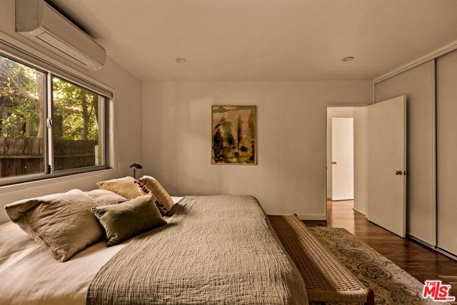2604 N Beachwood Drive, Los Angeles CA: https://media.crmls.org/mediaz/eaa738b5-c93d-409e-a632-7097b21463c4.jpg