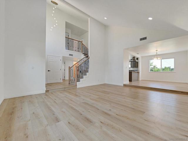 995 Bluecrest St, Corona CA: https://media.crmls.org/mediaz/eaa74afe-21fe-4e3c-9a7e-034c1116e6d5.jpg