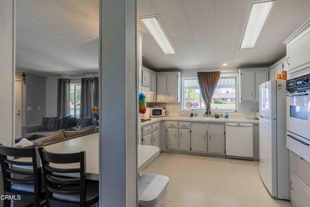 8600 Kattie Avenue, Bakersfield CA: https://media.crmls.org/mediaz/eaa7dfcd-0140-4b0e-bb1c-da00d9b28827.jpg