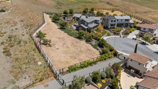 288 Campina Court, Fremont CA: https://media.crmls.org/mediaz/eaa7f327-11ff-4c09-841e-51adba620457.jpg