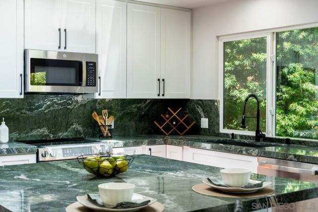 907 Ridge Heights Road, Fallbrook CA: https://media.crmls.org/mediaz/eaa8a274-99be-4a4e-9b18-02e3e872bead.jpg