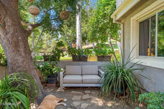 202 Estrellita Lane, Oak Park CA: https://media.crmls.org/mediaz/eaa97a4d-16b7-4566-822a-918c7b9b921c.jpg