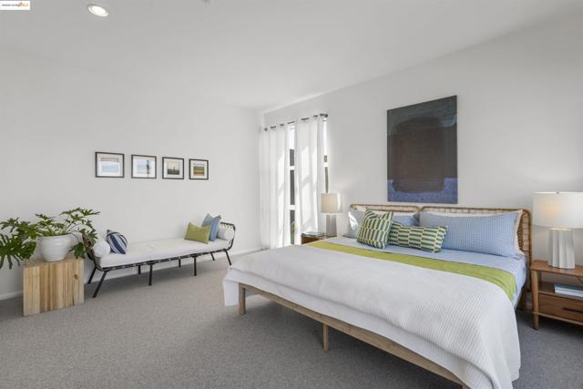 1364 Powell St, Emeryville CA: https://media.crmls.org/mediaz/eaa9932f-bf98-4cf9-9193-f06db858f463.jpg