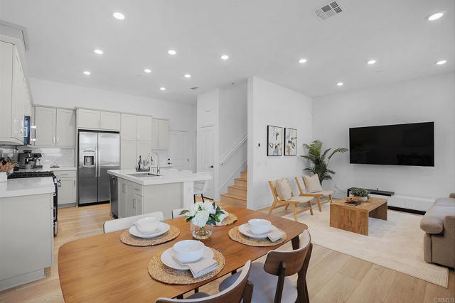 Detail Gallery Image 6 of 39 For 2040 Bluestone Cir, Chula Vista,  CA 91913 - 3 Beds | 2/1 Baths