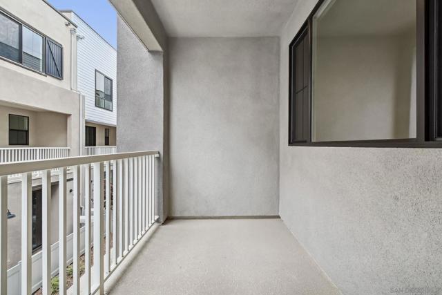 2581 Broom Ln, Carlsbad CA: https://media.crmls.org/mediaz/eaaa2a4f-4cfc-44df-bee5-2a2f5231e90e.jpg