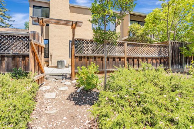 6698 Buggywhip Court, San Jose CA: https://media.crmls.org/mediaz/eaaa83b7-ec19-4212-a5af-50d110feab6d.jpg