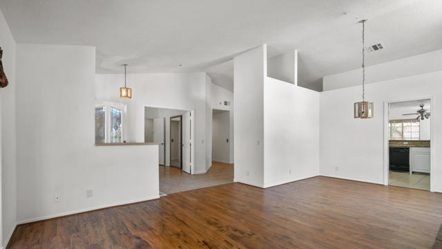 8582 Frontera Avenue, Yucca Valley CA: https://media.crmls.org/mediaz/eaab048c-a85f-4d78-9742-ad7c549ccc66.jpg