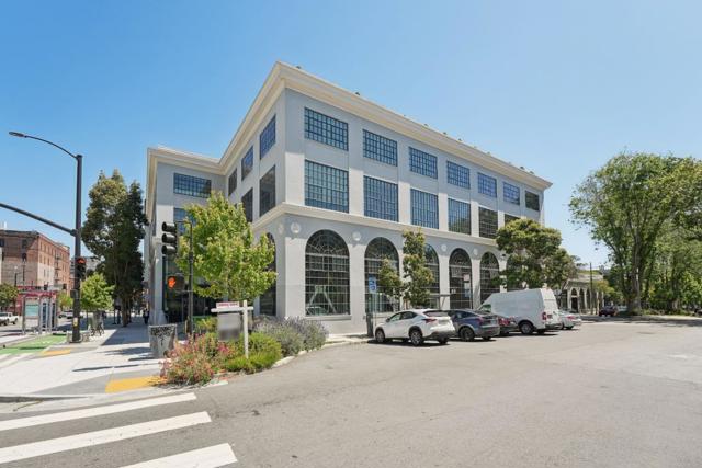1 S Park Street, San Francisco CA: https://media.crmls.org/mediaz/eaac0539-9b47-4716-a81c-906bb5bee910.jpg