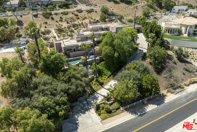 159 Dapplegray Road, Bell Canyon CA: https://media.crmls.org/mediaz/eaac34f6-334d-4a14-895b-f16777a49a66.jpg