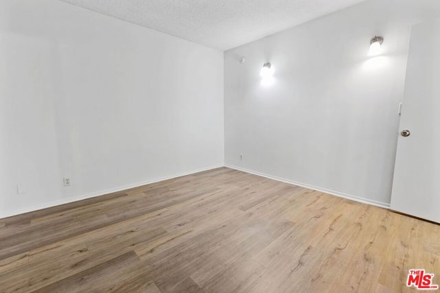 1852 Kelton Avenue, Los Angeles CA: https://media.crmls.org/mediaz/eaac4127-cc32-4e87-9354-e73f66e07cd2.jpg