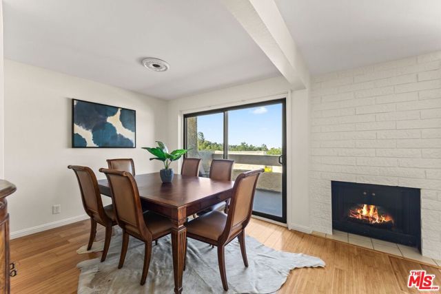 4227 Freedom Drive, Calabasas CA: https://media.crmls.org/mediaz/eaac4d4b-8c28-44a0-9619-63454aa3e672.jpg