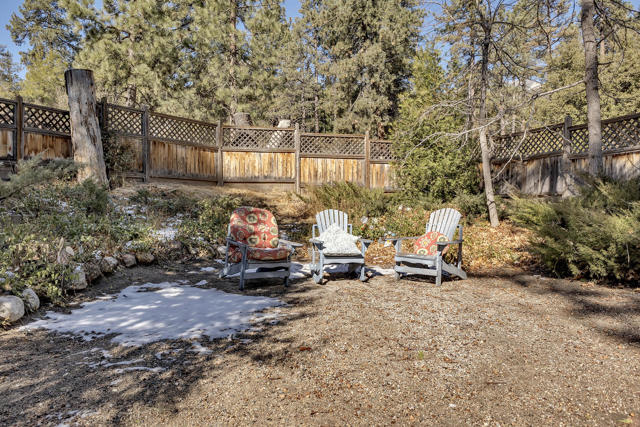 25585 Alderwood St Street, Idyllwild CA: https://media.crmls.org/mediaz/eaac6513-8849-4af6-b34d-9a69a3aeaa11.jpg